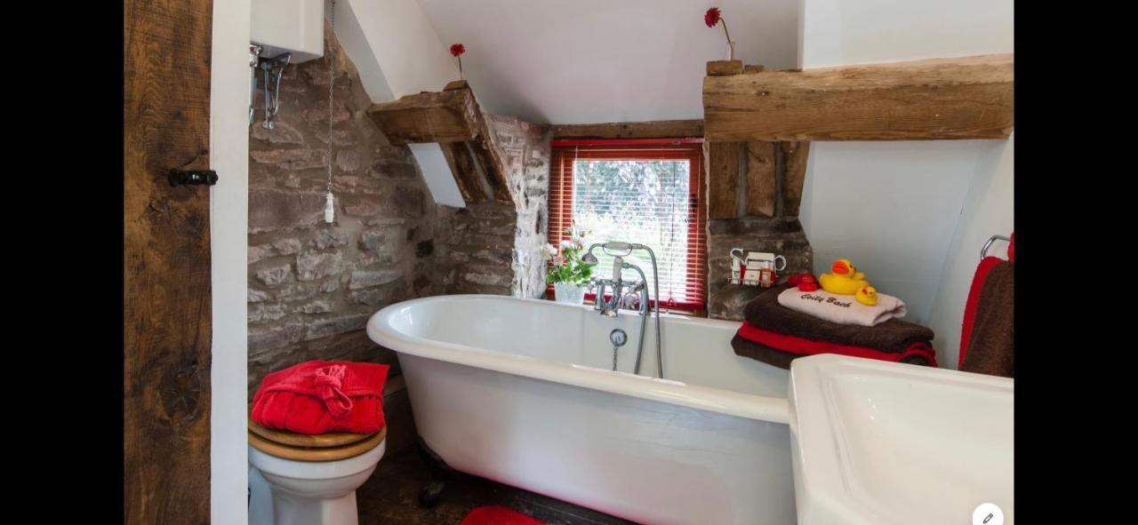 Ty Fferm Hen, Ancient Farmhouse, Coity Bach Talybont-on-Usk Bagian luar foto